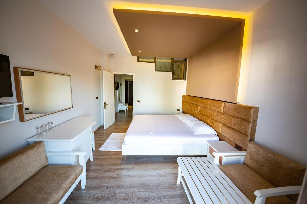 New Heaven Hotel Sarande 4*,