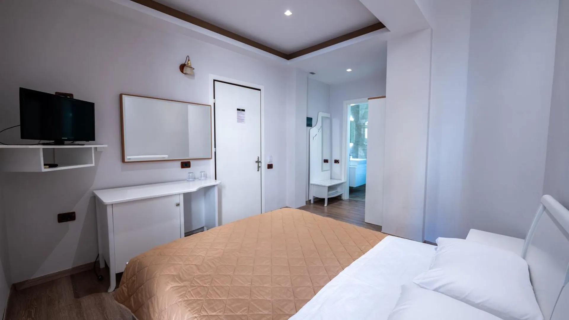 ****  New Heaven Hotel Sarandë Albanien