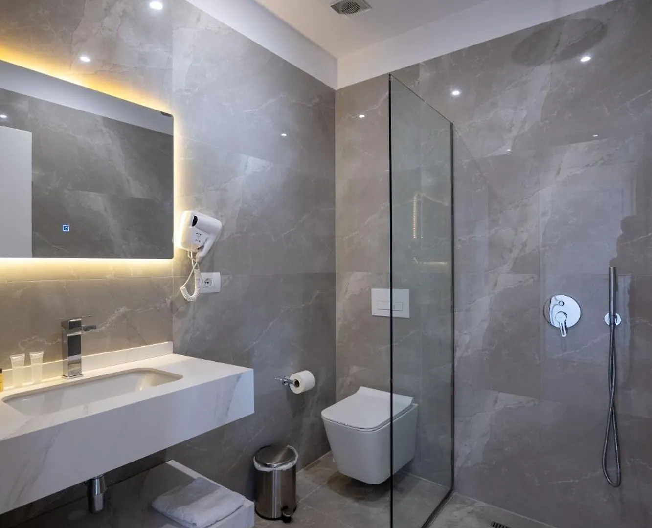 New Heaven Hotel Sarandë
