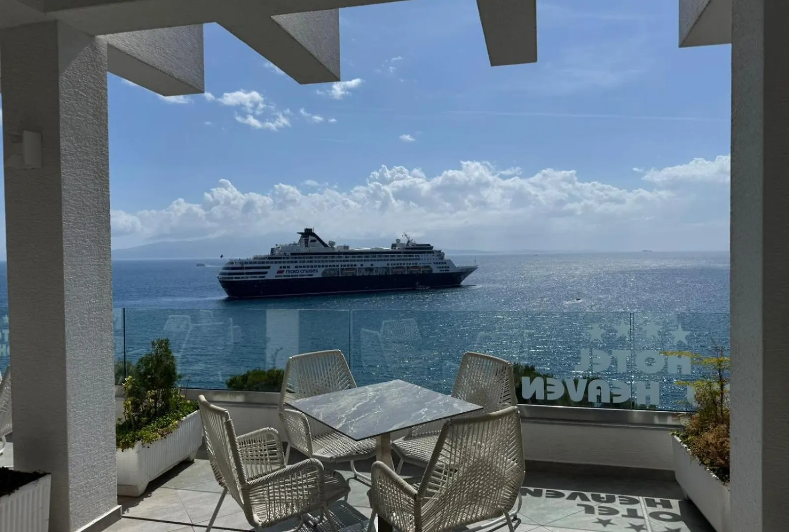 New Heaven Hotel Sarandë